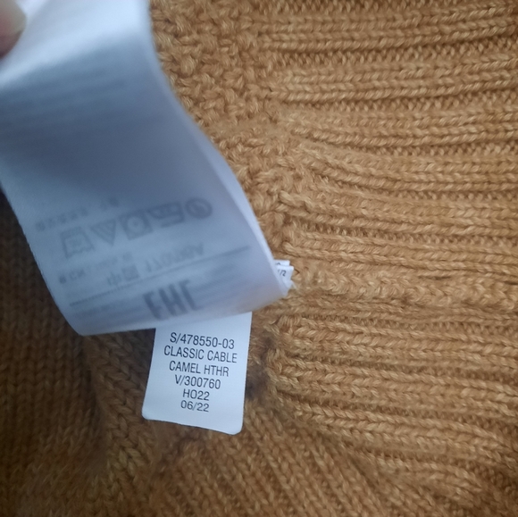 GAP Classic Cable Camel Heathered  Sweater - Picture 9 of 10